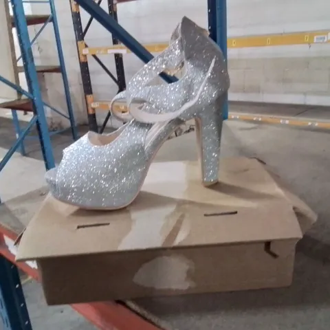 BOXED PAIR OF SILVER HIGH HEEL SHOES -SIZE 5-