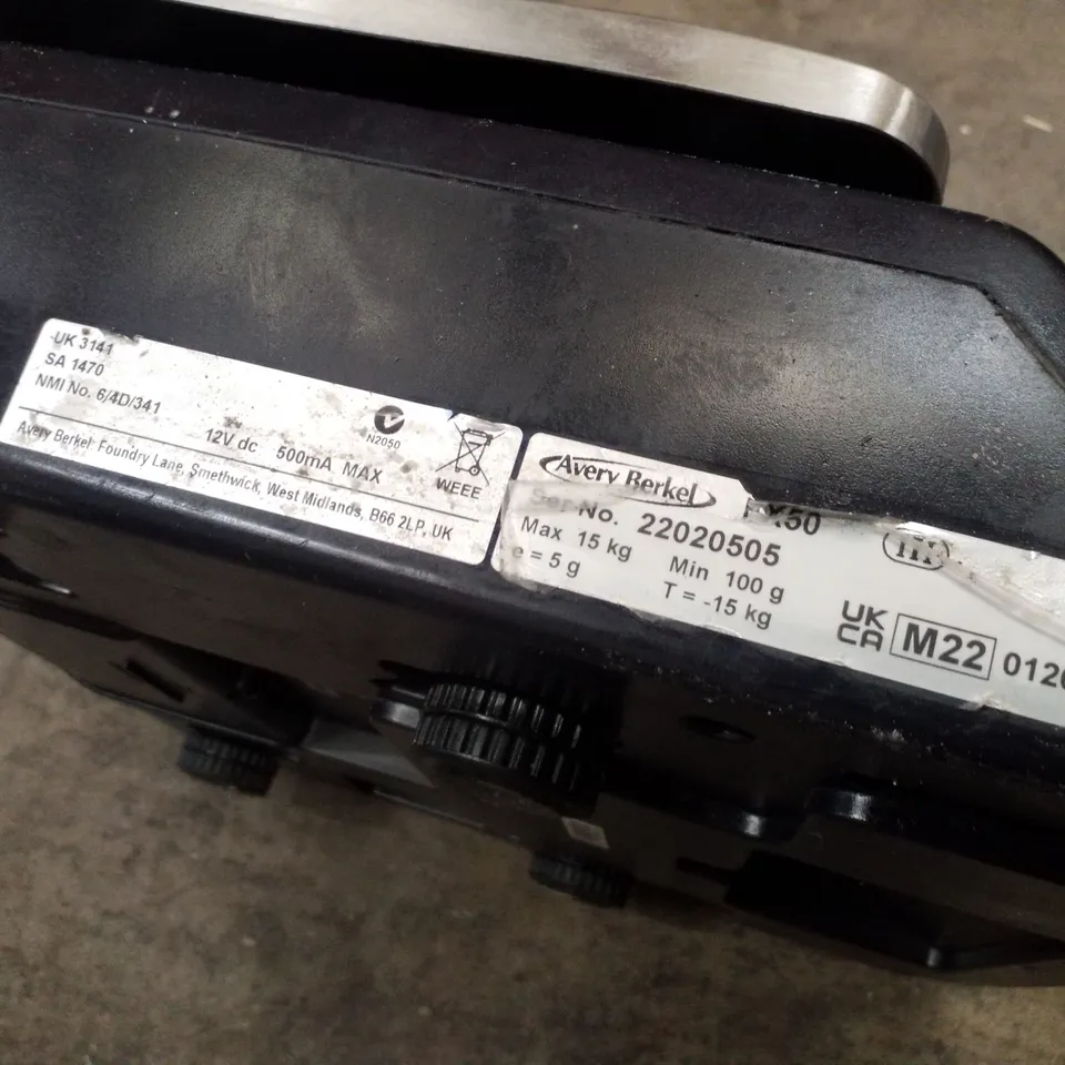 AVERY BERKEL FX50 RETAIL SCALE