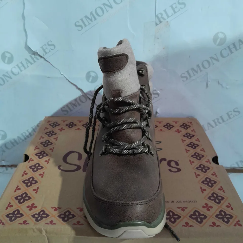 BOXED SKETCHERS WARM BOOTS, BROWN - SIZE 7 