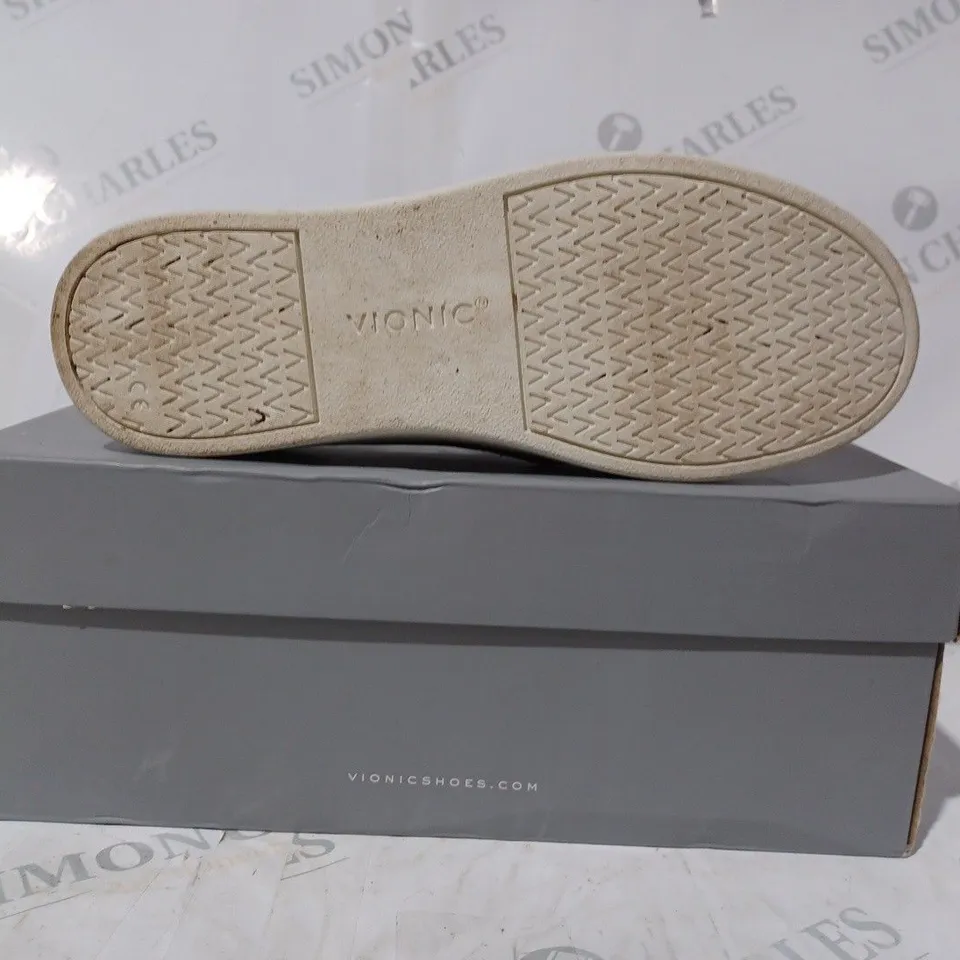 BOXED VIONIC EFFORTLESS TRAINERS IN BLACK SIZE 5.5