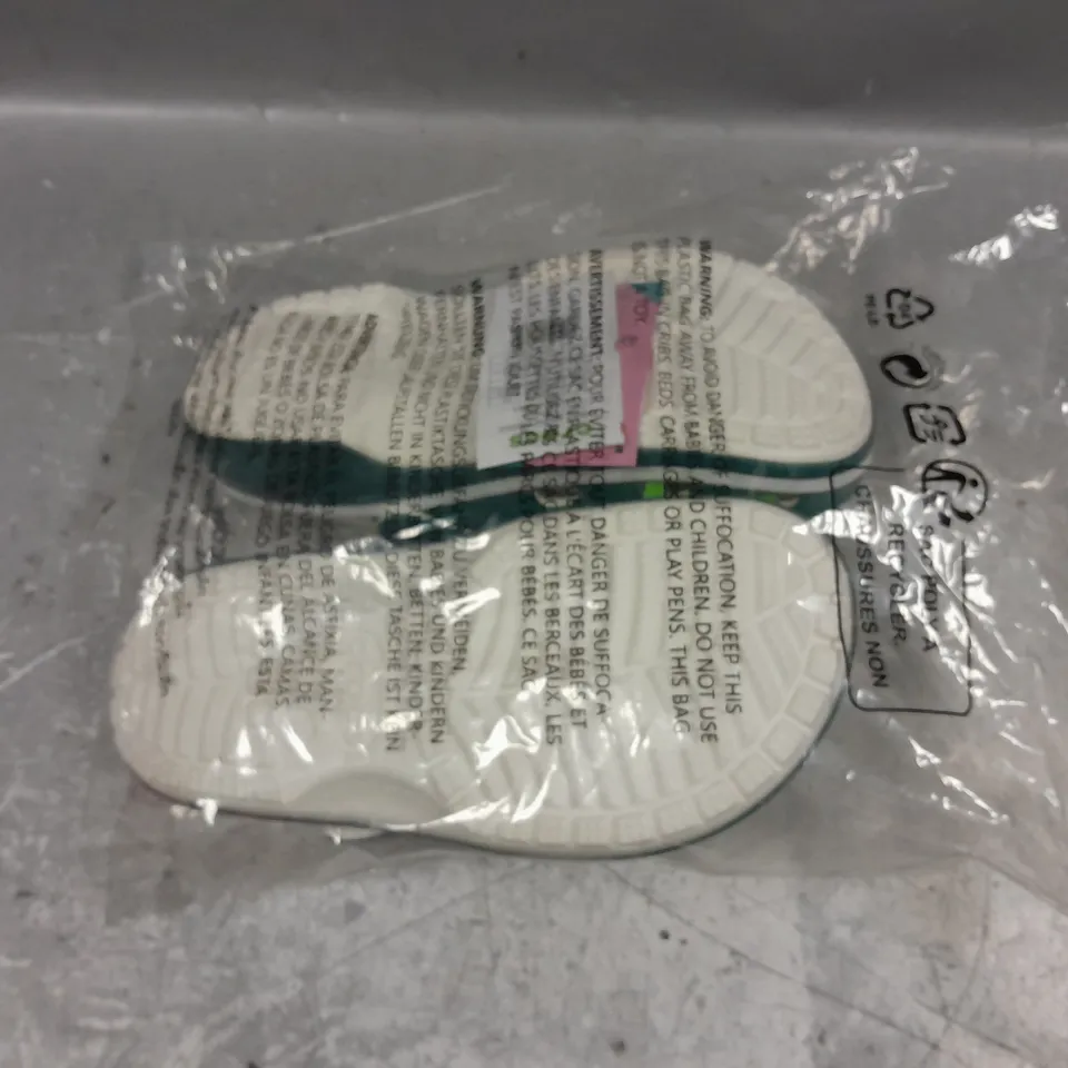 BAGGED PAIR OF CROCS SQUID GAME CLOG UK M5/W6 