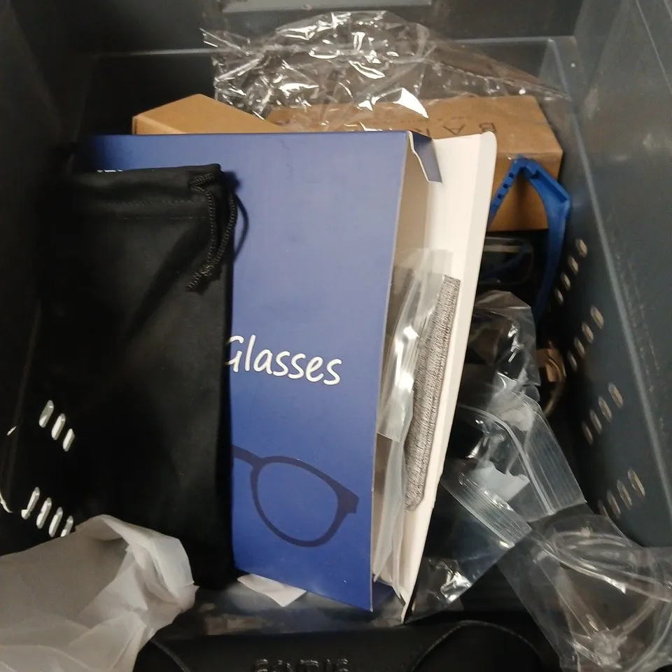 APPROXIMATELY 10 ASSORTED GLASSES/SUNGLASSES IN VARIOUS DESIGNS