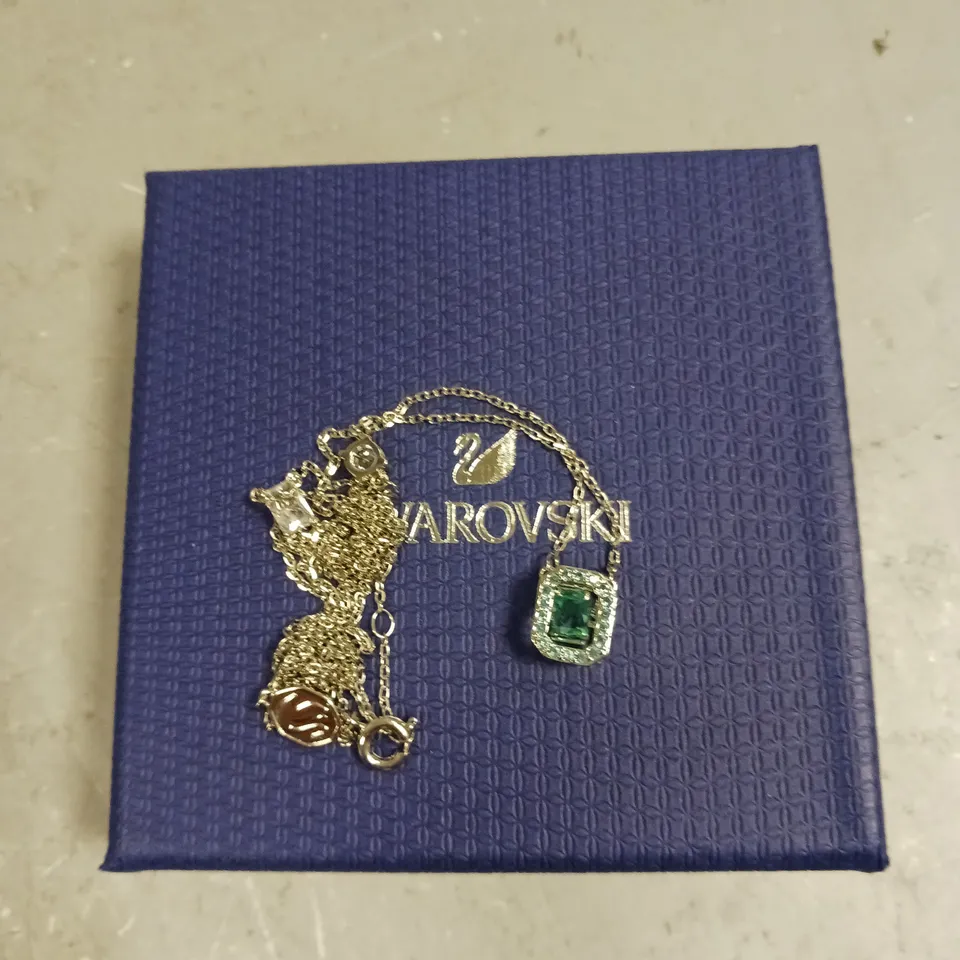 SWAROVSKI GREEN STONE PENDANT NECKLACE 
