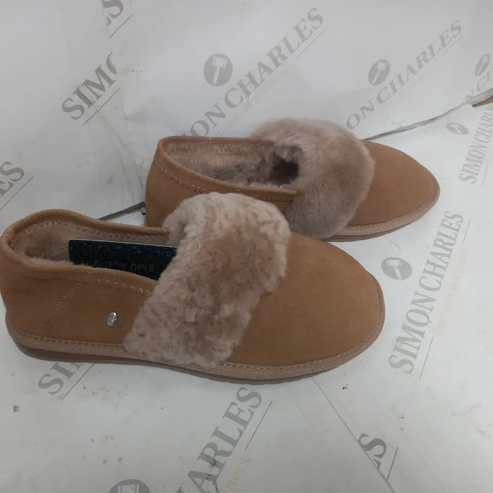 BOXED EMU AUSTRALIA BROWN SLIPPER SIZE 5