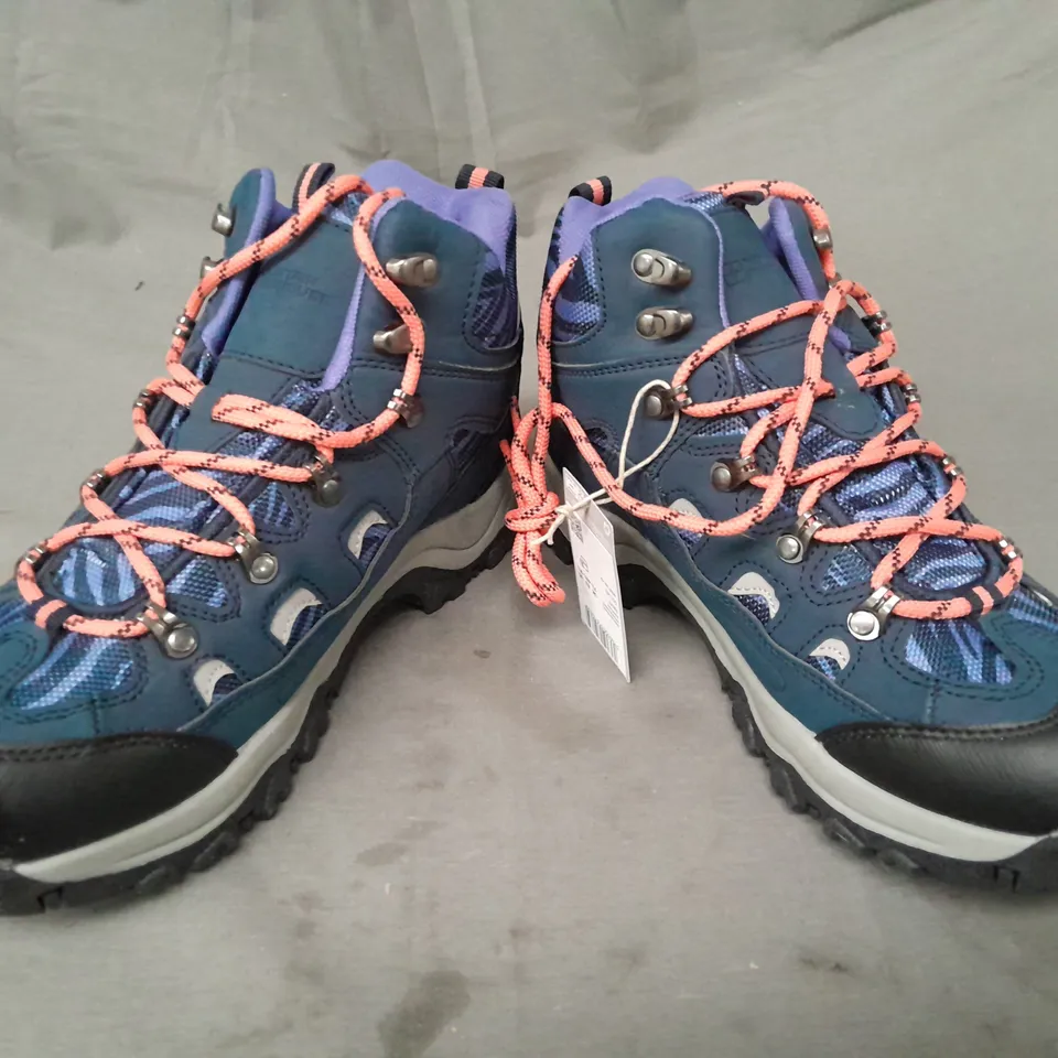 BOXED PAIR OF MOUNTAIN WAREHOUSE ADVENTURER WOMEN'S WATERPROOF PRINTED WALKING BOOTS IN NAVY UK SIZE 7.5