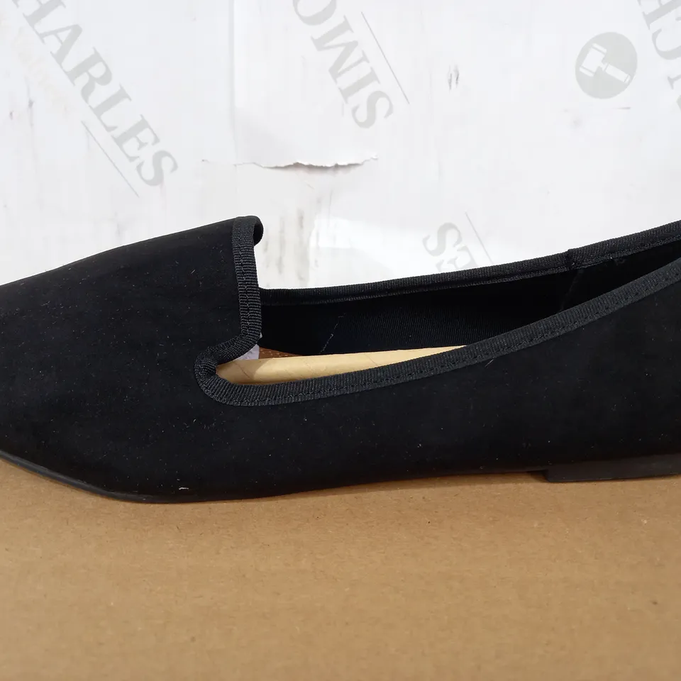 PAIR OF ASOS DESIGN LOAFERS (BLACK), SIZE 6 UK