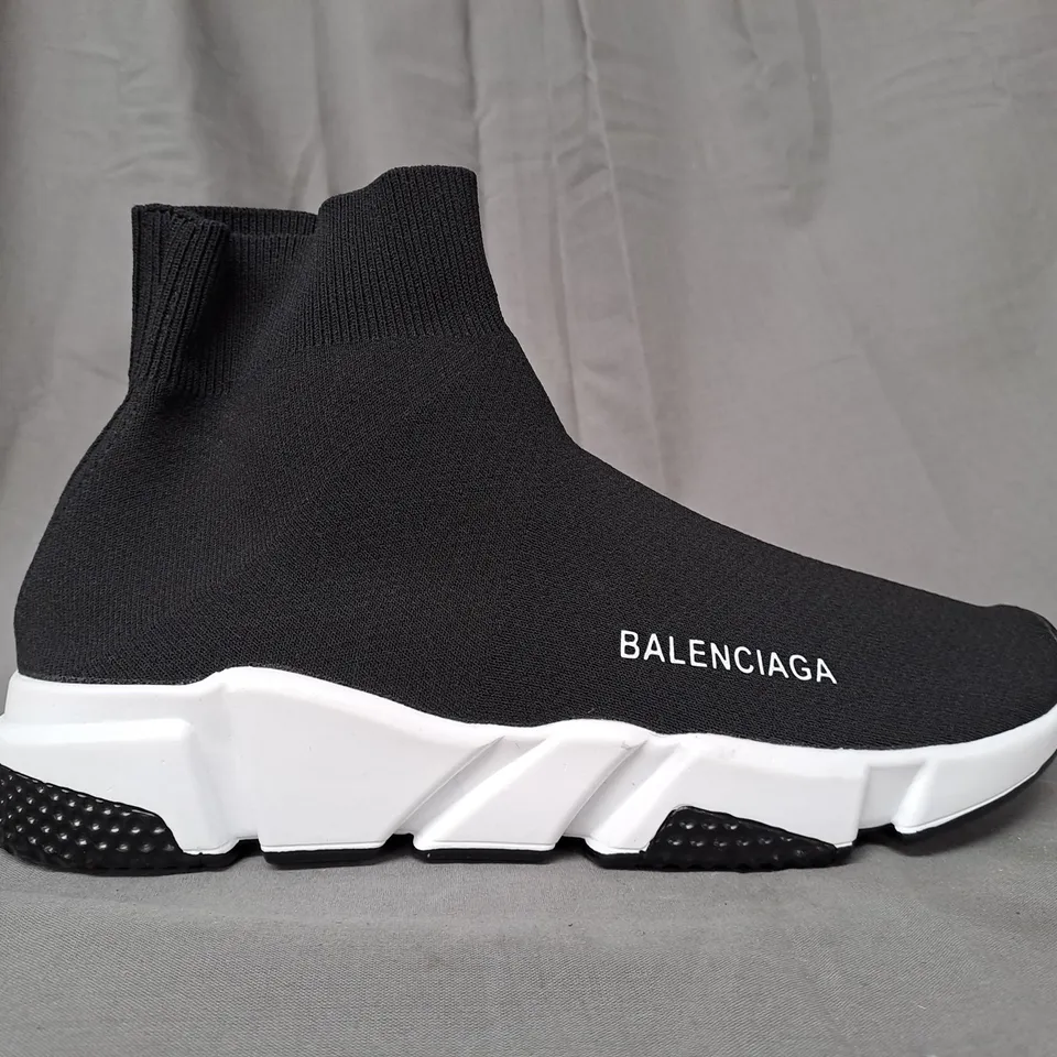BOXED PAIR OF BALENCIAGA SHOES IN BLACK EU SIZE 41