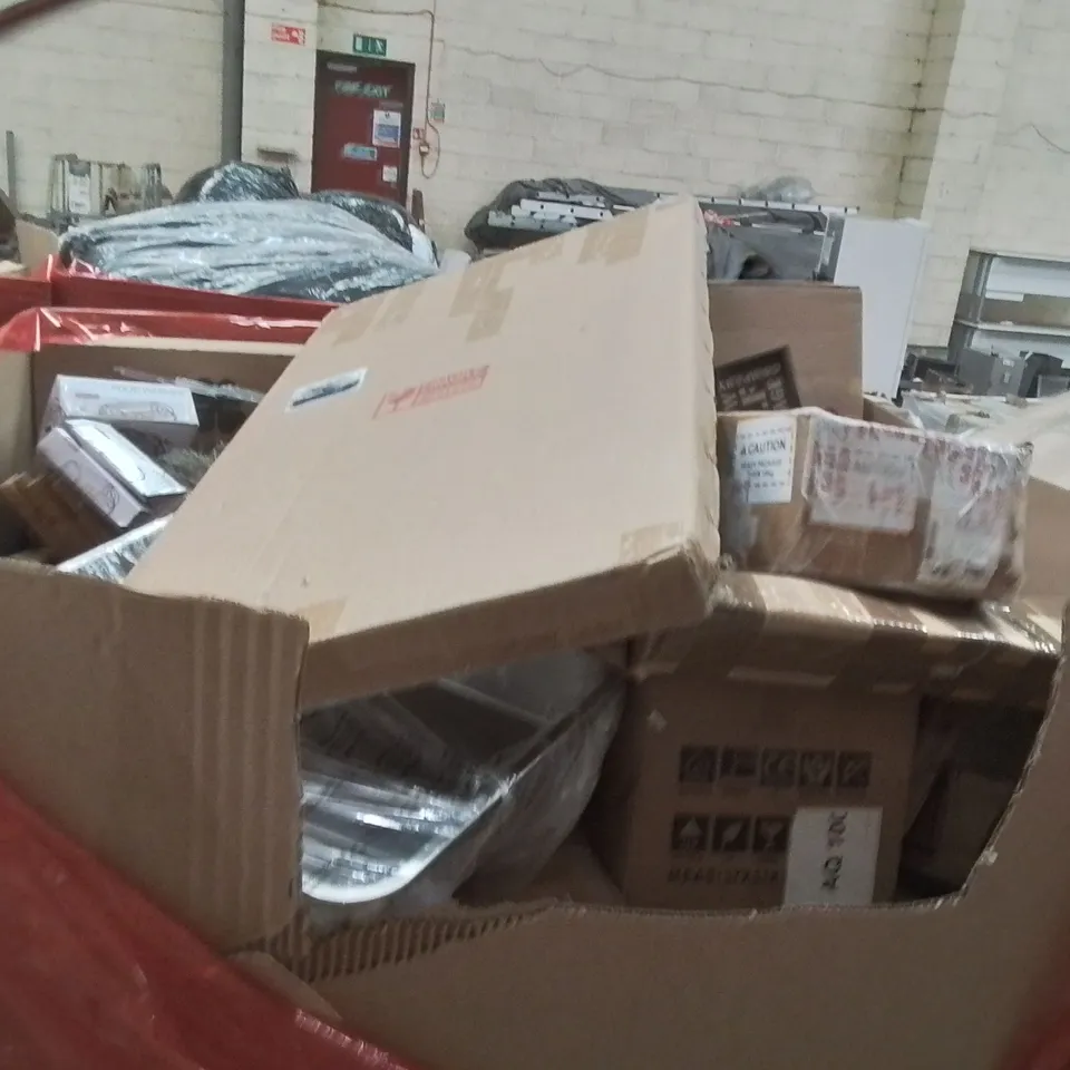 PALLET OF ASSORTED HOUSEHOLD GOODS AND PRODUCTS TO INCLUDE;CAT LITTER TRAY,CLOCK,FOOD WARMER