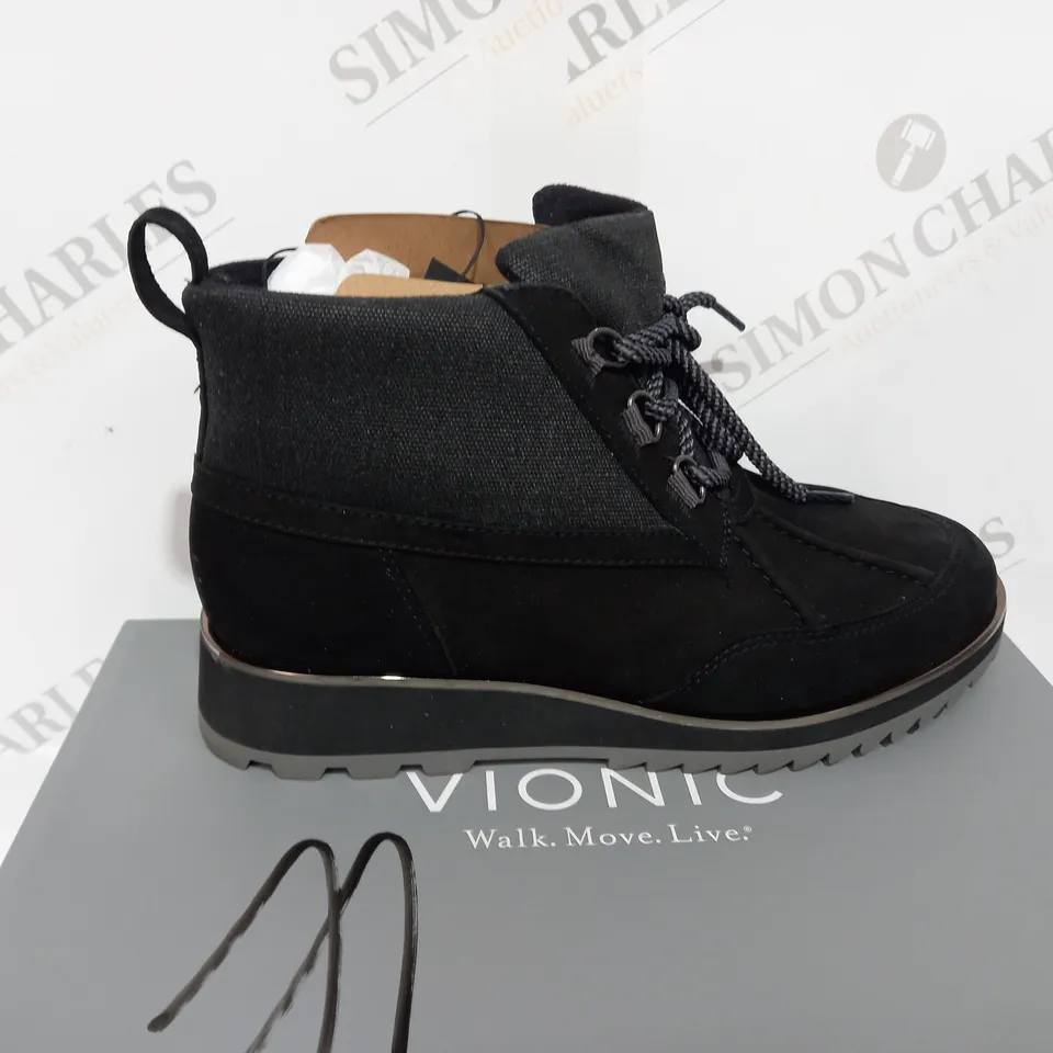 VIONIC NOLAN WATERPROOF BLACK BOOTS SIZE 4.5 - BOXED 