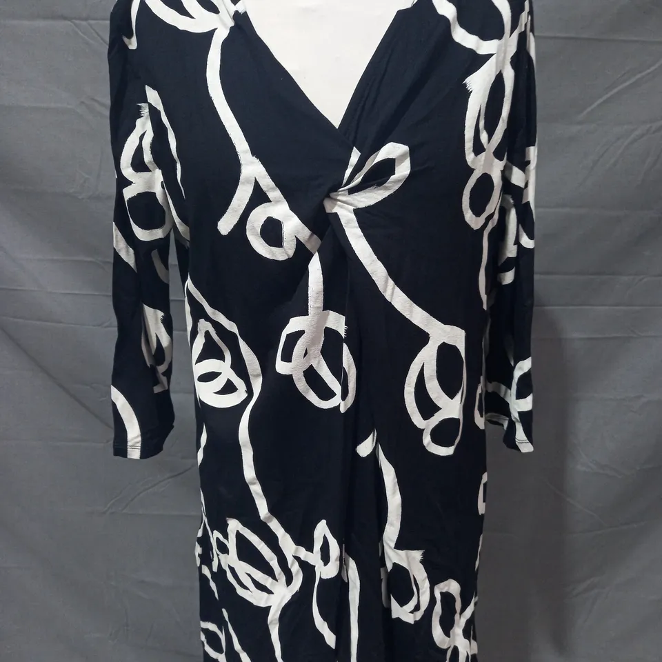 MASAI DRESS IN BLACK/WHITE SIZE SMALL