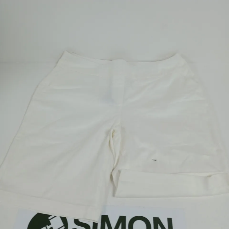 WHITE COMFORT SHORTS – WOMEN'S, UK 18 (EU 46)