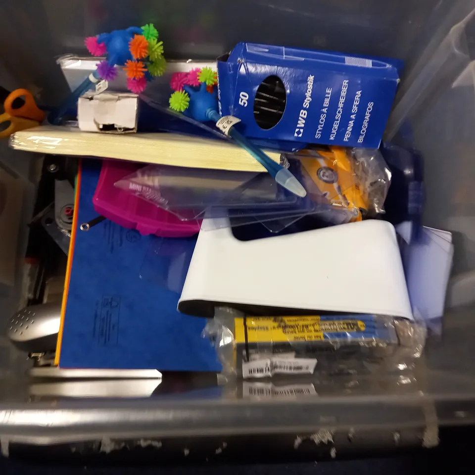 LOT OF ASSORTED STATIONARY AND OFFICE ITEMS TO INCLUDE PAPER, FILES, PENS AND LAMINATOR POUCHES