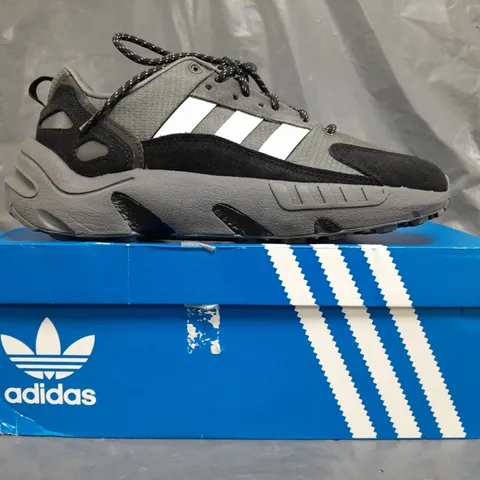 BOXED PAIR OF ADIDAS ZX 22 BOOST SHOES IN GREY/BLACK SIZE UK 7.5