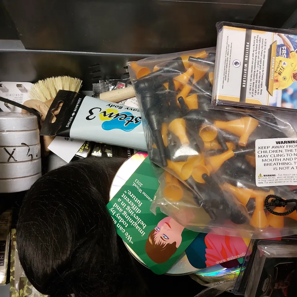 BOX OF APPROX 10 ITEMS TO INCLUDE SHEIN PHONE CASE, JERRY FLOAT FISH TACKLE AND PANINI PRIZM FOOTBALL CARDS