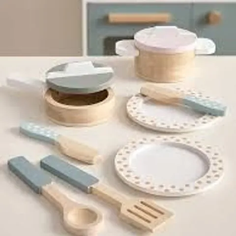 WOODEN POTS AND PANS GIFT SET - COLLECTION ONLY 