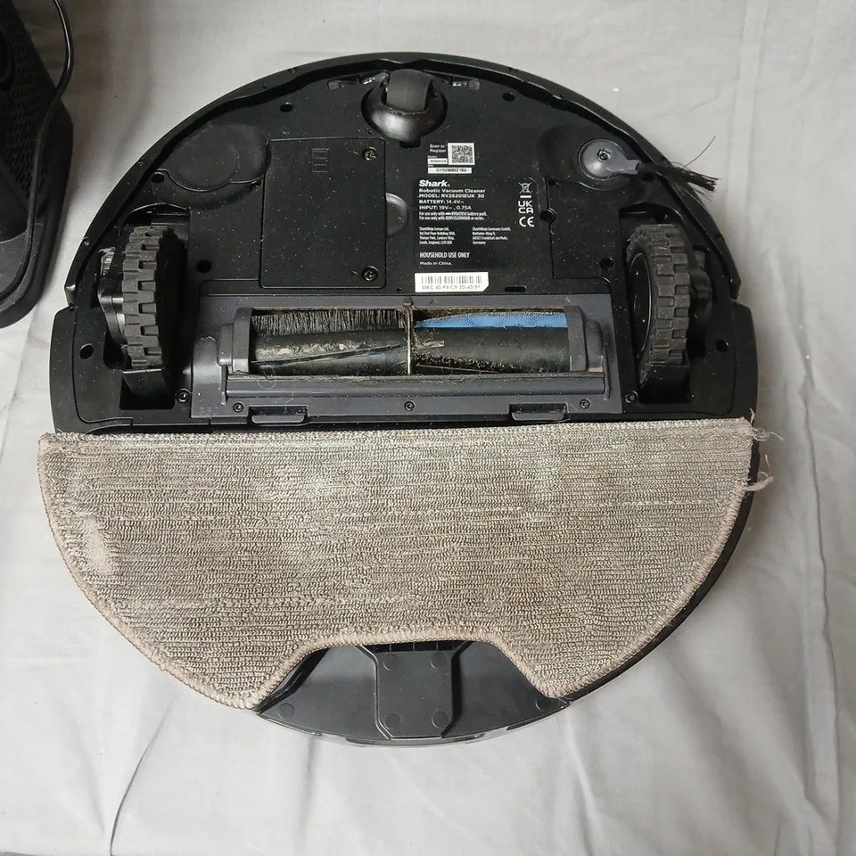 SHARK MATRIX PLUS 2-IN-1 MOP VACUUM ROBOT – BOXED