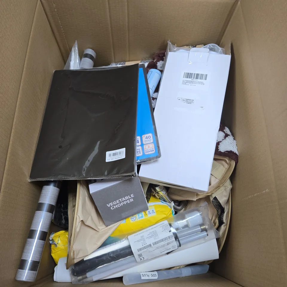 APPROXIMATELY 15 ASSORTED HOUSEHOLD PRODUCTS TO INCLUDE CAT LITTER TRAY LINERS, PILLOW CASES AND A VEGETABLE CHOPPER