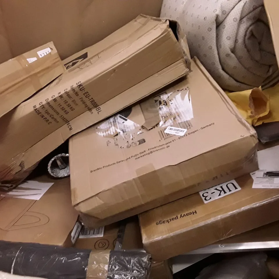 PALLET OF ASSORTED HOUSEHOLD ITEMS TO INCLUDE BEDSIDE SLEEPER, DRYING RACK AND FOLDING WAGON