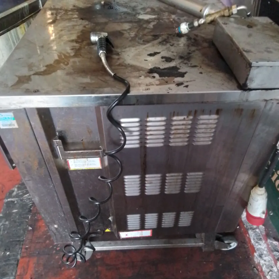 BKI COMMERCIAL SINGLE OVEN