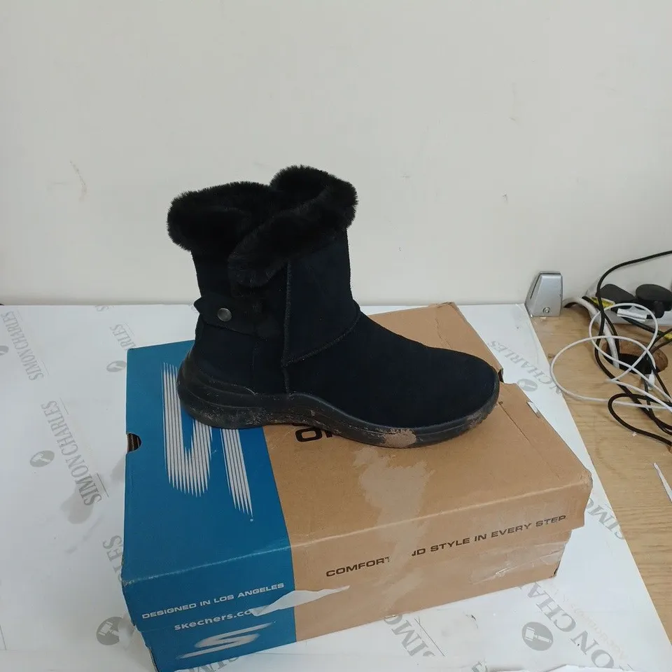 BOXED SKECHERS ON-THE-GO MIDTOWN CHILL BABY BOOTS, BLACK - SIZE 5 .5