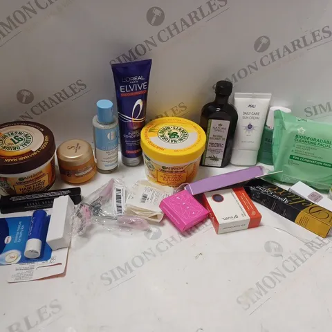 APPROXIMATELY 20 ASSORTED COSMETICS ITEMS TO INCLUDE LOREAL ELVIVE PURPLE CONDITIONER, GARNIER ULTIMATE SOOTHING HAIR MASK (400ml), CLEANSE MICELLAR WATER (100ml), ETC