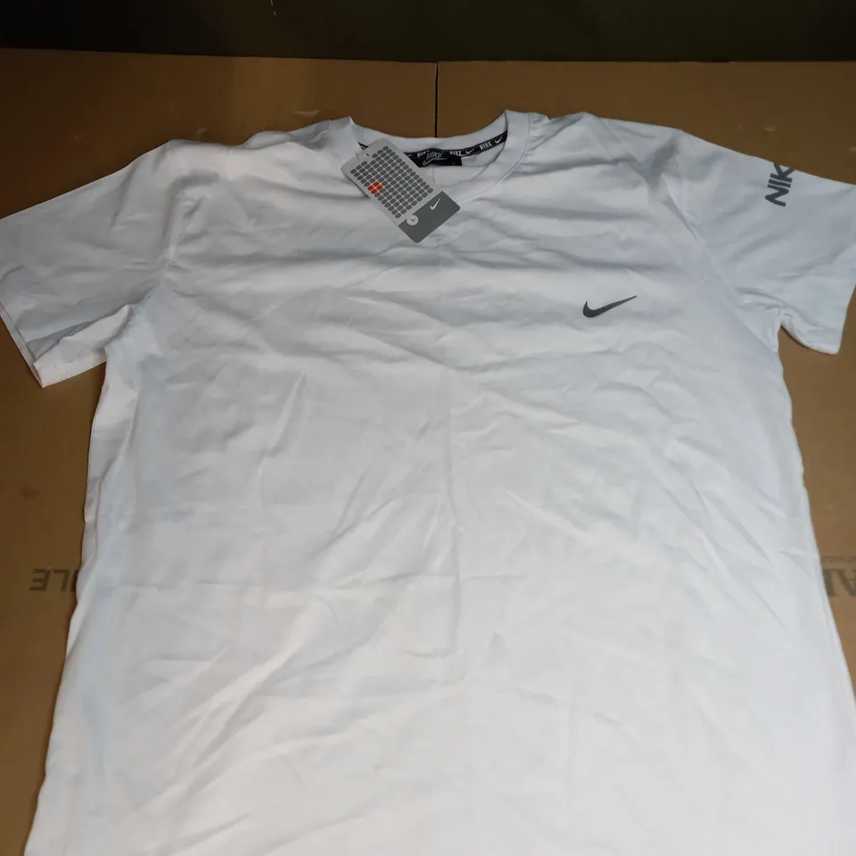 NIKE CASUAL T-SHIRT SIZE L