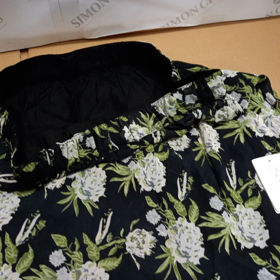 TAMSY BLACK FLORAL REVERSIBLE SKIRT - L