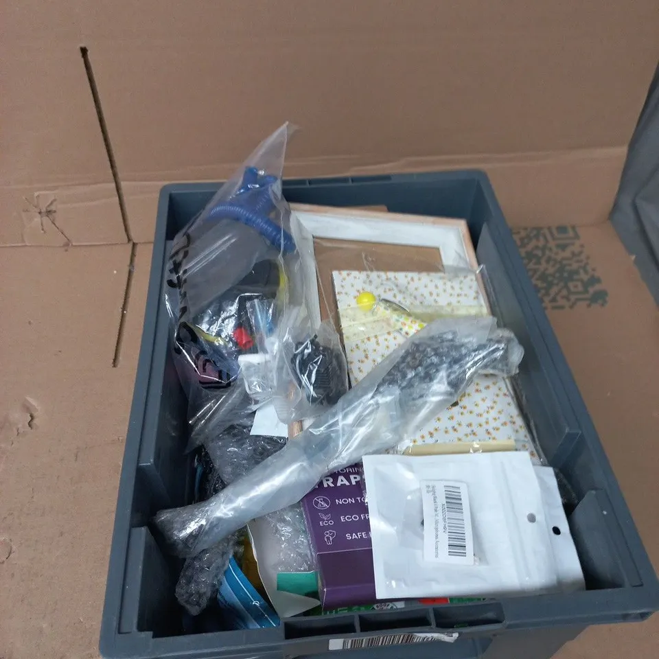 TOTE OF APPROXIMATELY 15 ASSORTED ITEMS TO INCLUDE: FINGERTIP PULSE OXIMETER