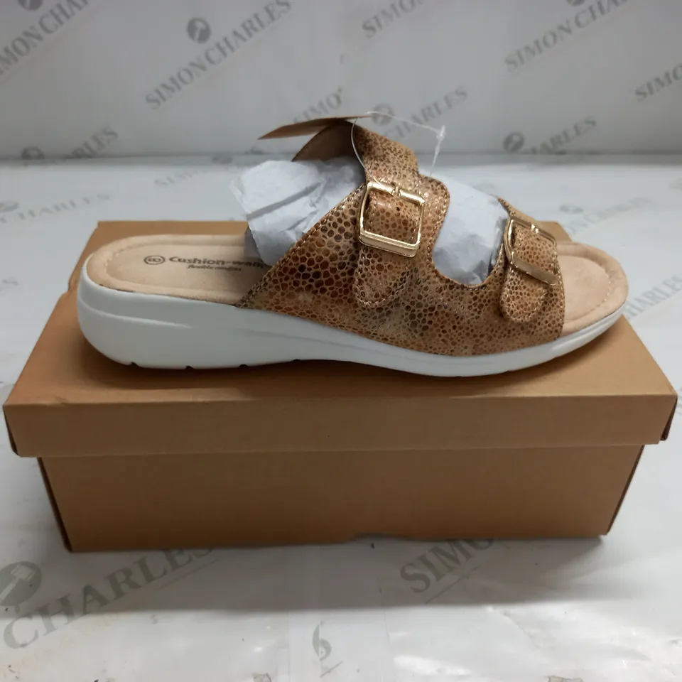 BOXED PAIR OF CUSHION WALK STRAPPY SANDALS - SIZE 8