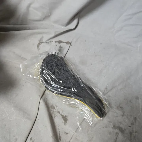 BOX OF APPROXIMATELY 18 BLACK CURVED BRISTLE BRUSH YELLOW HANDLE