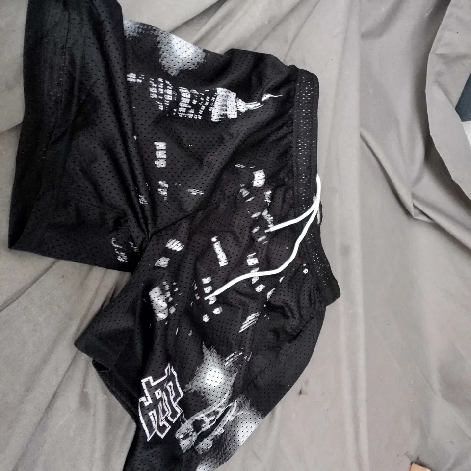 BLACK MESH ATHLETIC SHORTS – MADE IN NEW YORK, SIZE M ERIC EMANUAL 
