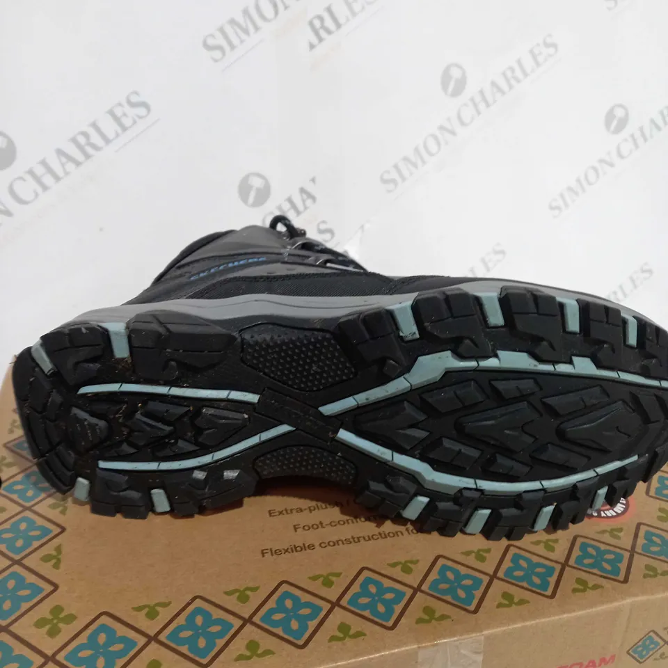 SKECHERS BLACK/GREY/BLUE HIKING BOOTS SIZE 6