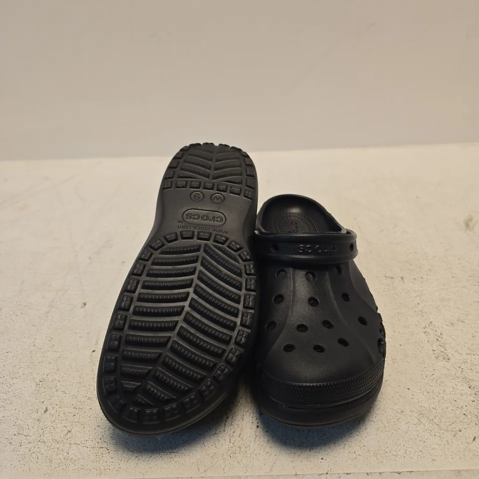 CROCS BAYA PLATFORM CLOG – BLACK, WOMEN’S UK 7 (US W9, EU 39-40)