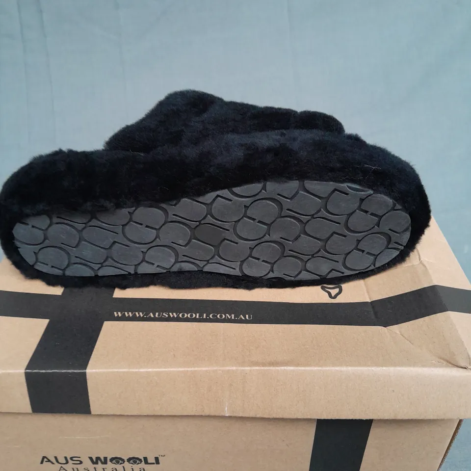 BOXED PAIR OF AUS WOOL SORRENTO BLACK SIZE UK 6