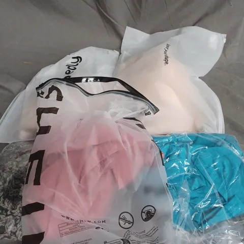 LARGE BOX OF APPROXIMATELY 20 ASSORTED CLOTHING ITEMS IN VARIOUS SIZES, STYLES AND COLOURS
