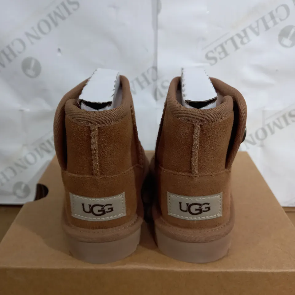 BOXED PAIR OF CHILDRENS BROWN UGG BOOTS SIZE 5