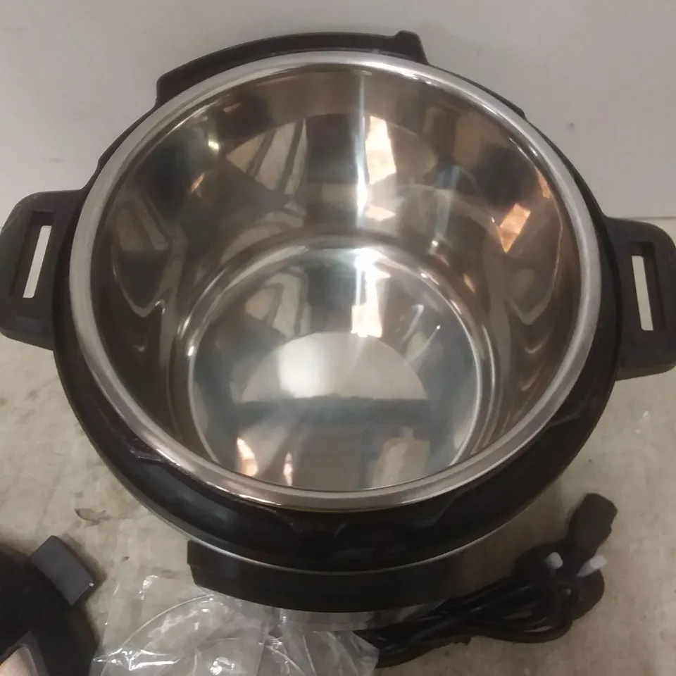 INSTANT POT DUO SMART PRESSURE COOKER