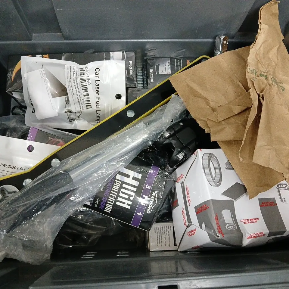 APPROXIMATELY 10 ASSORTED VEHICLE PARTS & ACCESSORIES TO INCLUDE CAR SCRATCH REMOVAL WAX, SCAFFOLD SPANNER, FUEL FILTER, ETC - COLLECTION ONLY