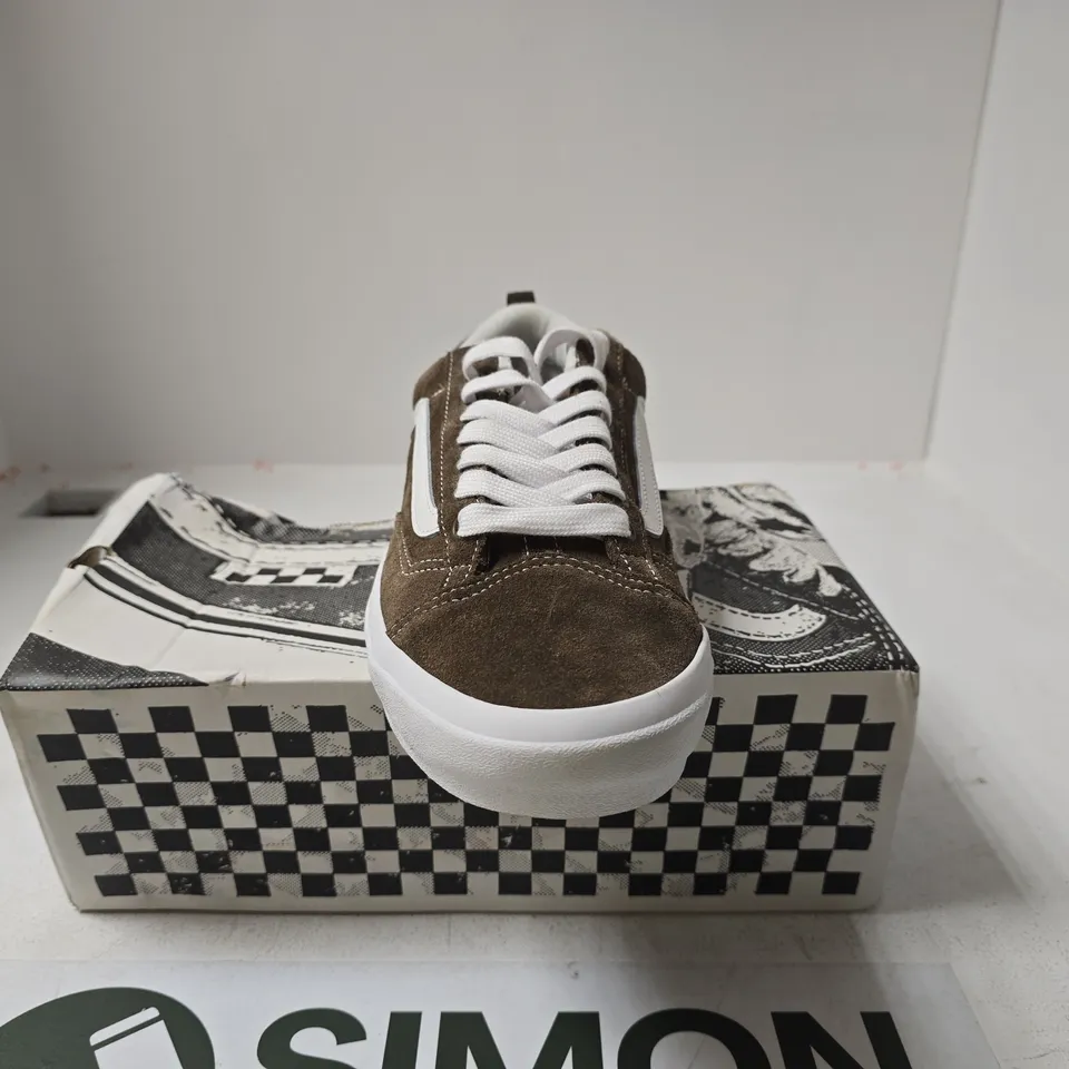 VANS OFF THE WALL SKATE OLD SCHOOL UK 11 BOXED