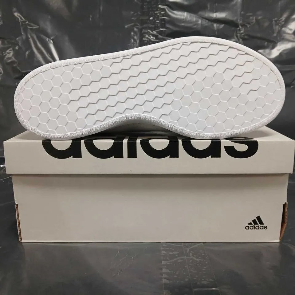 BOXED PAIR OF ADIDAS ADVANTAGE SHOES IN WHITE/RED SIZE UK 8.5
