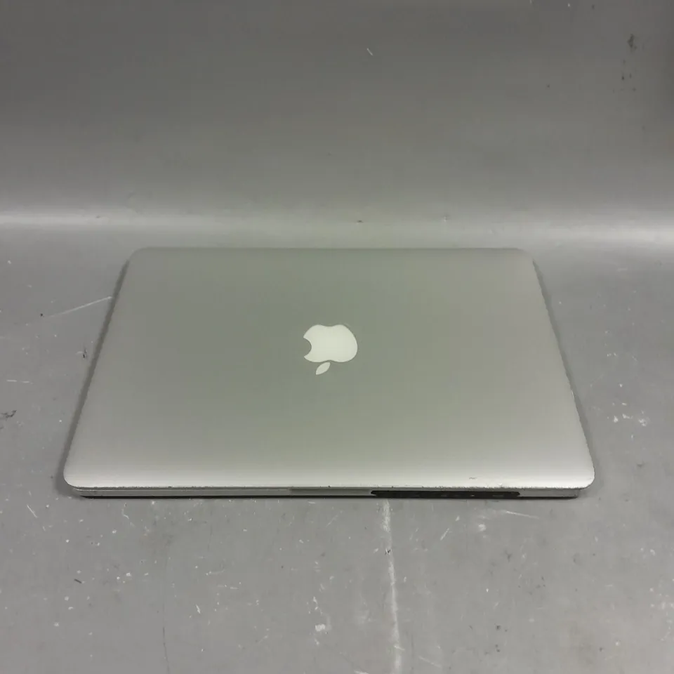 APPLE MACBOOK PRO - A1502