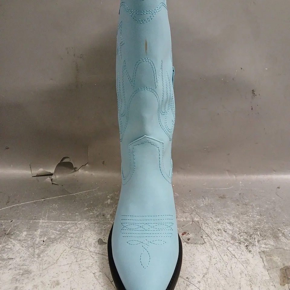 BOXED PAIR OF KOI SLINGSTAR COWBOY BOOTS IN BLUE SIZE UK 7
