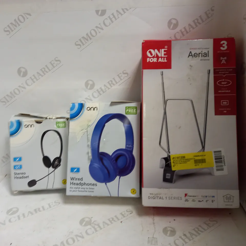 LOT OF APPROXIMATELY 12 ELECTRICAL ITEMS, TO INCLUDE AERIAL, EARPHONES, ETC