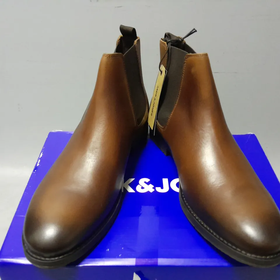 BOXED PAIR OF JACK & JONES WARGO LEATHER CHELSEA BOOTS IN BROWN - 42