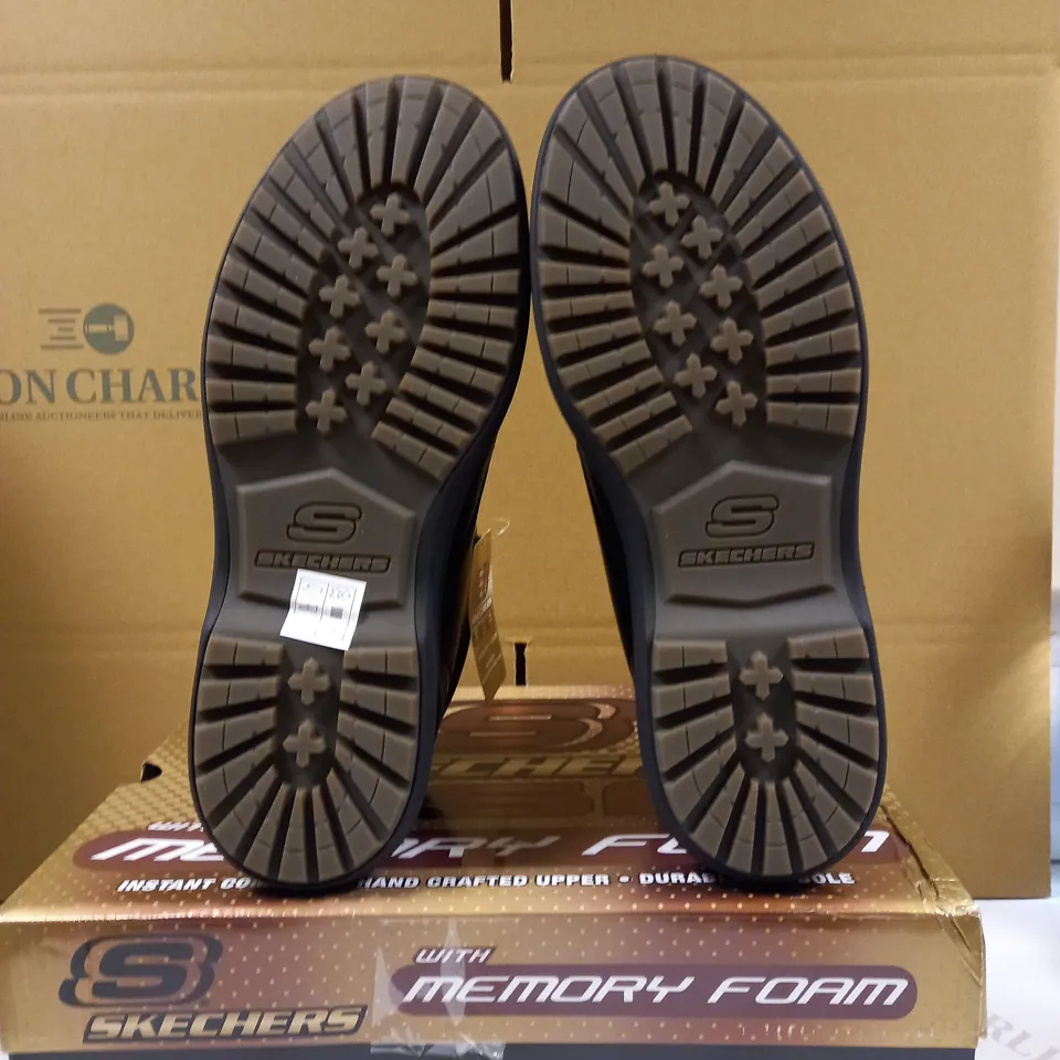 SKETCHERS MENS LEATHER BOOT SIZE 8