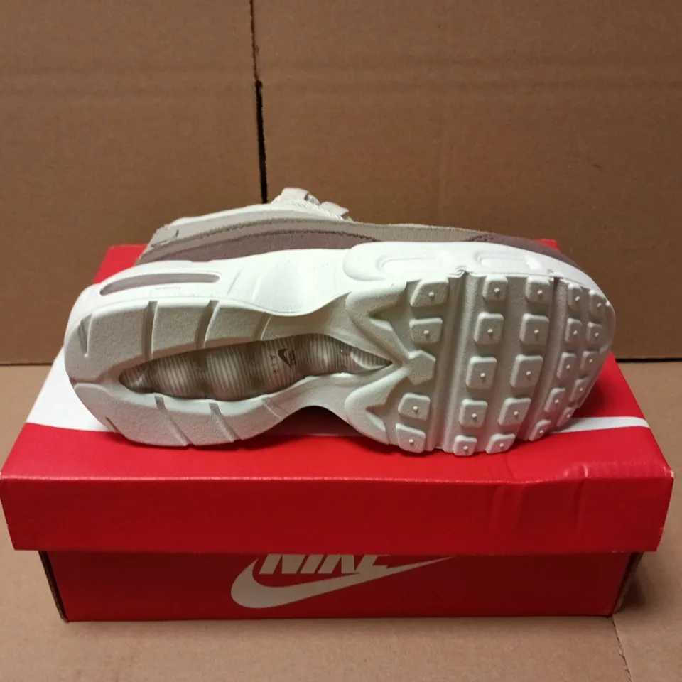 BOXED PAIR OF NIKE AIR MAX 95 CHILDRENS TRAINERS IN PHANTOM - UK 9.5
