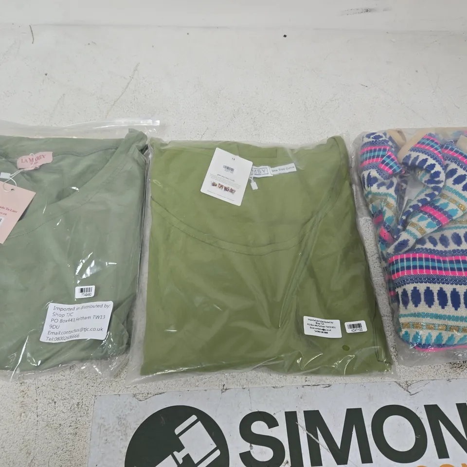CLOTHING BUNDLE – 3 GREEN TOPS (VERIFY SIZE) WOMEN'S CLOTHING BUNDLE – APROX 20 ITEMS TO INCLUDE CLOTHING ITEMS JUMPERS , TOPS AND DRESSES
