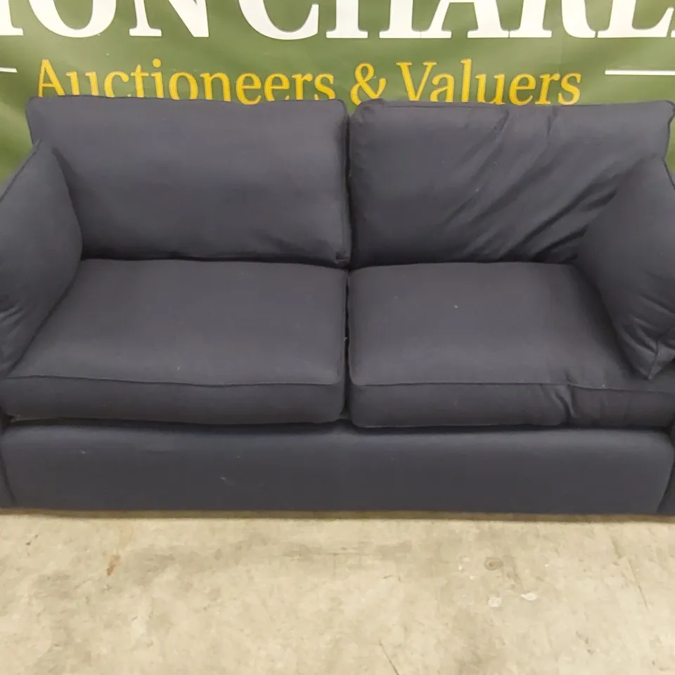 THE AMESBURY QUAITLY DESIGNER 3.5 SEATER SOFA - BLUE