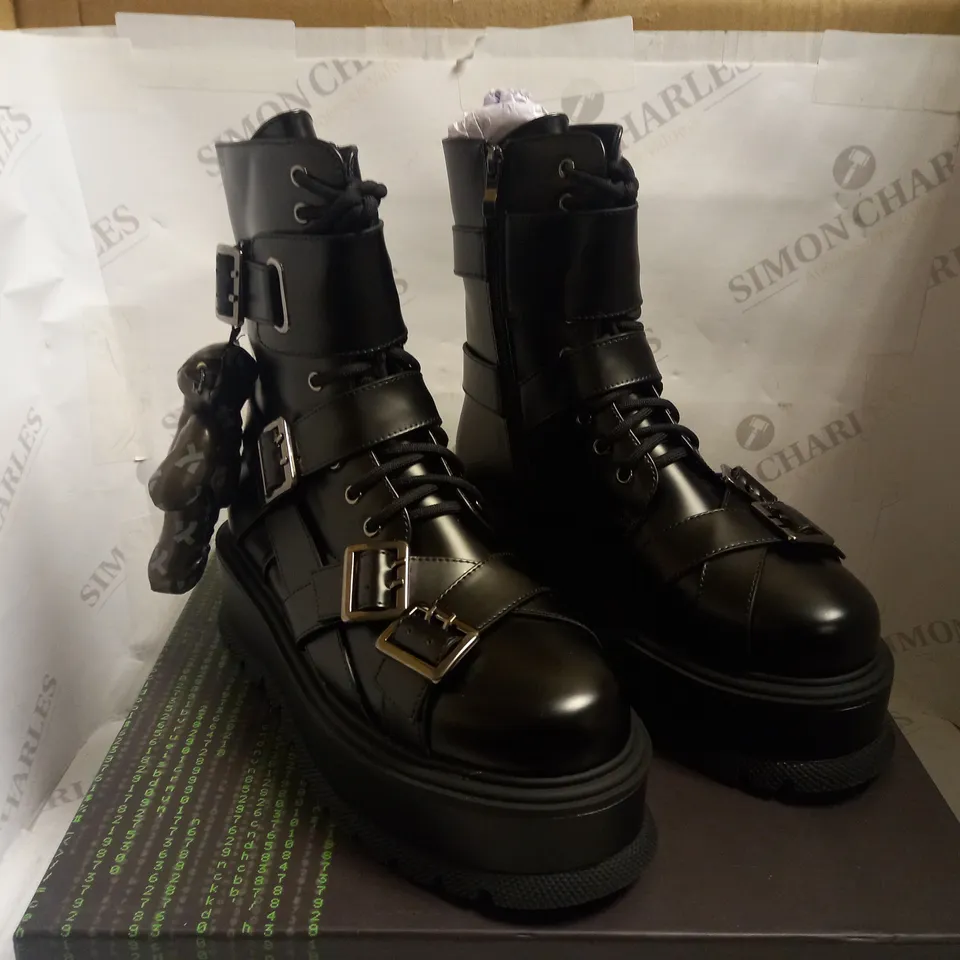 KOI VEGAN THE FINAL OFFER TEDDY BEAR BOOTS - BLACK SIZE 7