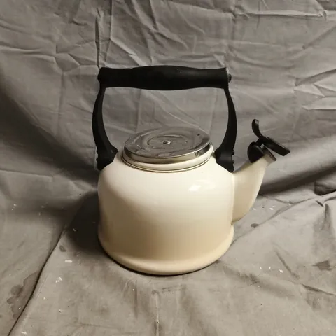LE CREUSET KETTLE IN CREAM